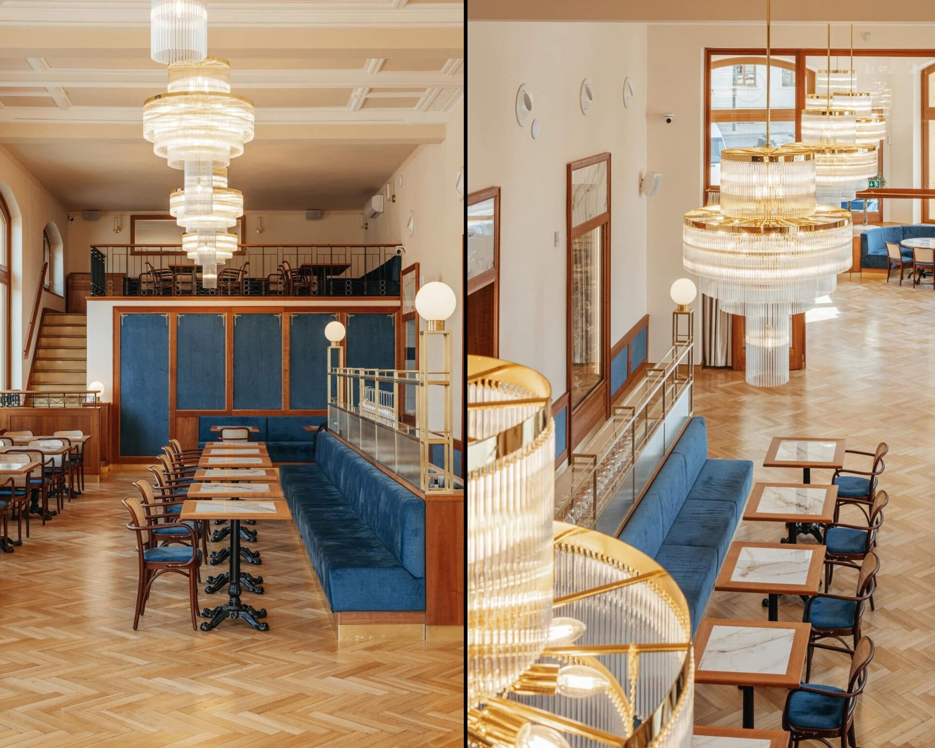 Jídelní sál Café Otava s modrými čalouněnými lavicemi, parketami v rybí kosti a vrstvenými mosaznými lustry, vpravo pohled z galerie v patře