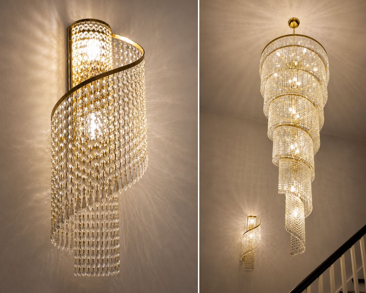 Nástěnné spirálové svítidlo s broušenými křišťálovými oktagony a dropsy v kombinaci s leštěnými mosaznými prvky vytváří elegantní světelný akcent s výrazným třpytem.