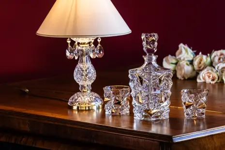 Broušené sklenice na víno, sekt i rum: elegance každého stolu
