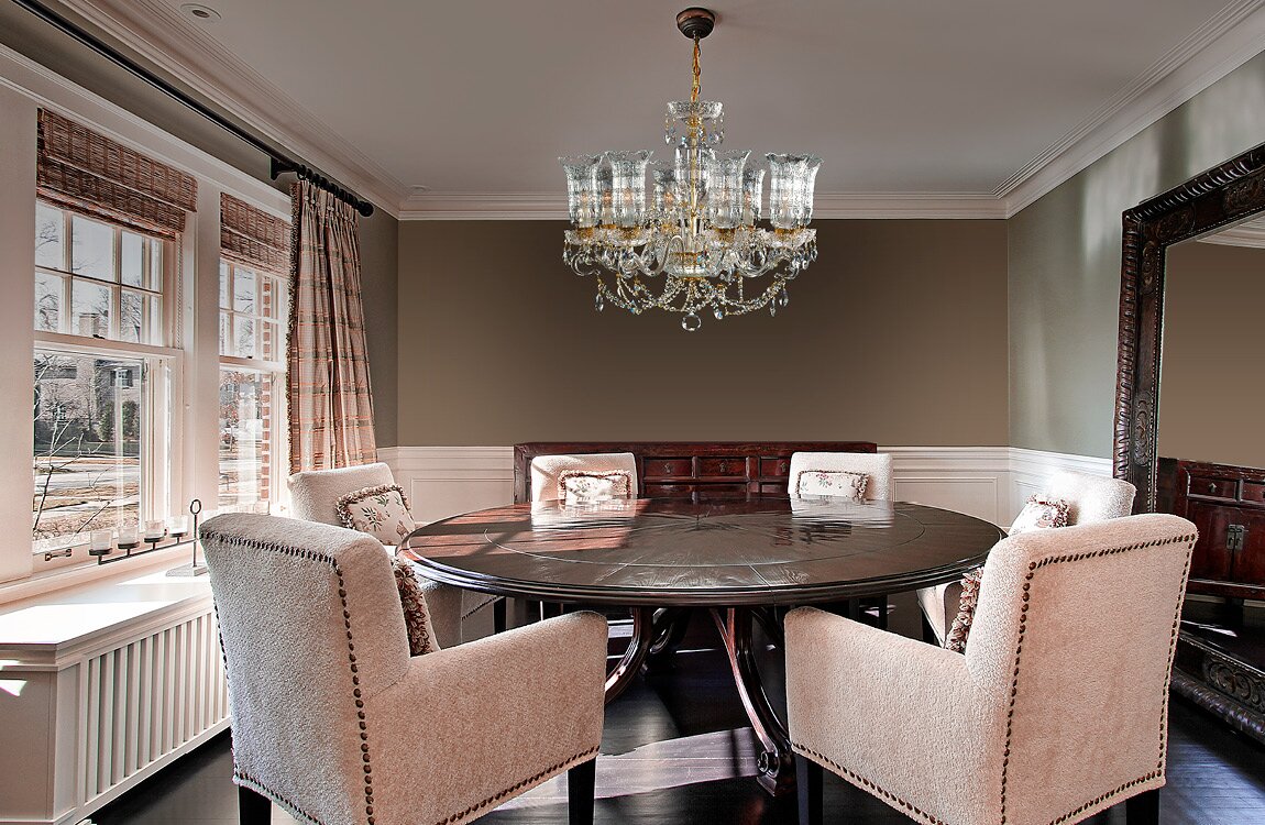 Chandelier above the dining table EL683802T