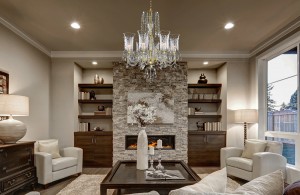 Luxusní křišťálový lustr do moderního obývacího pokoje
