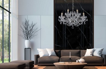Stříbrný křišťálový lustr v moderním obýváku