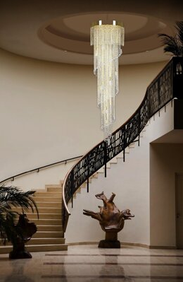 Crystal chandelier above the staircase L455CE