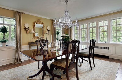 Chandelier above the dining table L16059CE